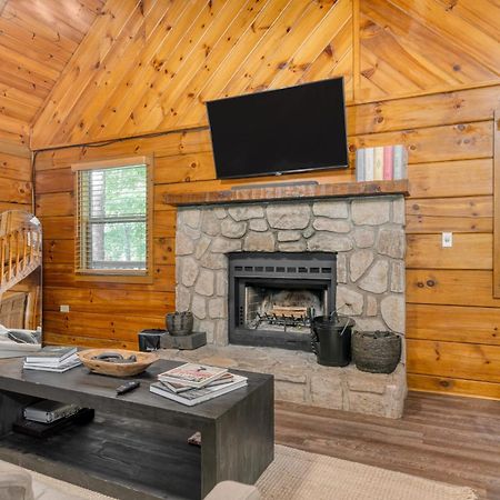 Dudley IV By Avantstay Cosy Cabin W Hot Tub Sweeping Views Pigeon Forge Eksteriør billede